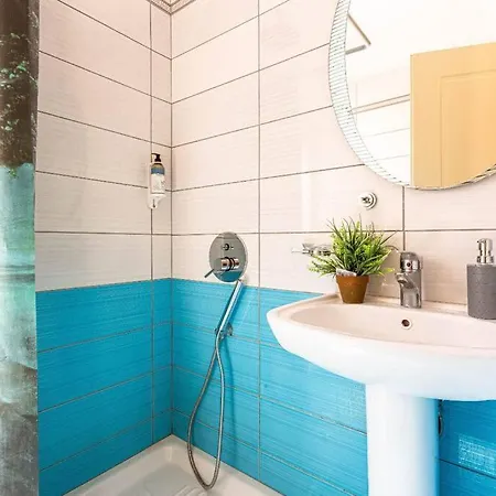 아파트 Stella's - 1min Beach, Kitchen & Balcony 히마레