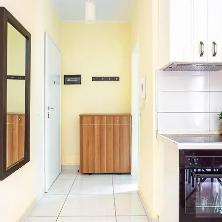 Stella's - 1min Beach, Kitchen & Balcony