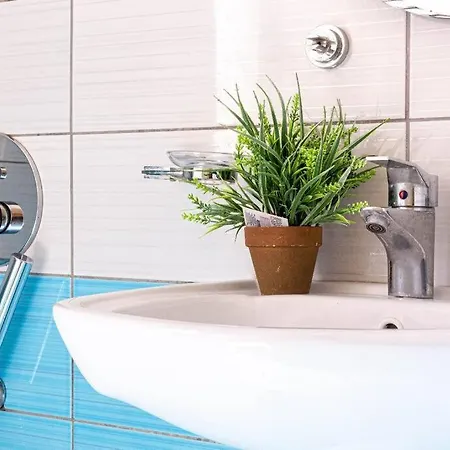 Stella's - 1min Beach, Kitchen & Balcony 아파트