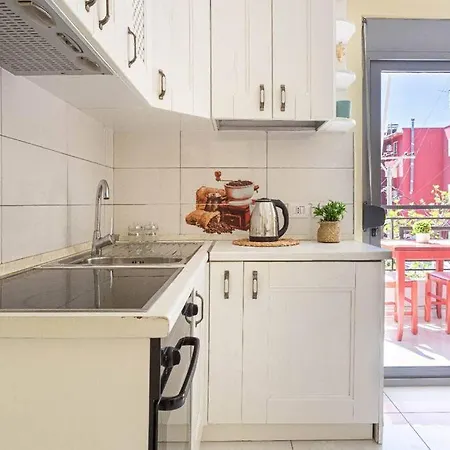 Stella's - 1min Beach, Kitchen & Balcony Himare