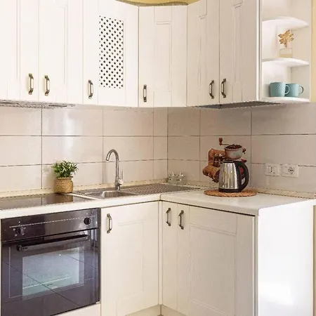 Stella's - 1min Beach, Kitchen & Balcony Apartment Himare