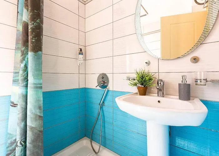 Daire Stella's - 1min Beach, Kitchen & Balcony Himarë