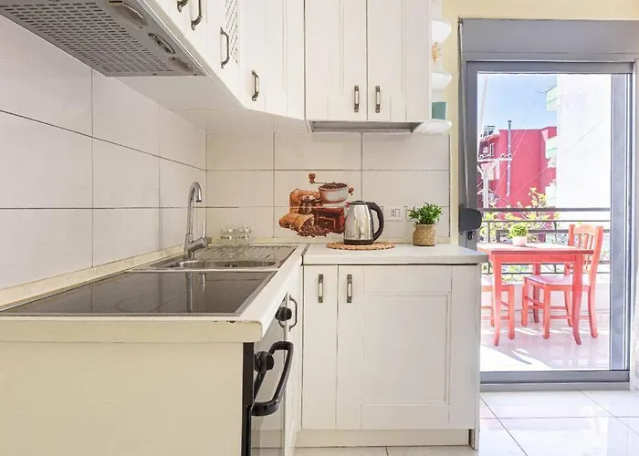 Stella's - 1min Beach, Kitchen & Balcony Himarë