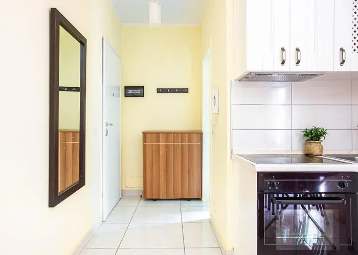 Stella's - 1min Beach, Kitchen & Balcony