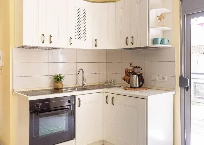 Stella's - 1min Beach, Kitchen & Balcony Daire Himarë